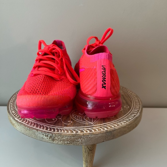 Nike Air VaporMax FlyKnit Sneaker Hyper Punch Pink Blast -- Hot Pink Color - Picture 3 of 8